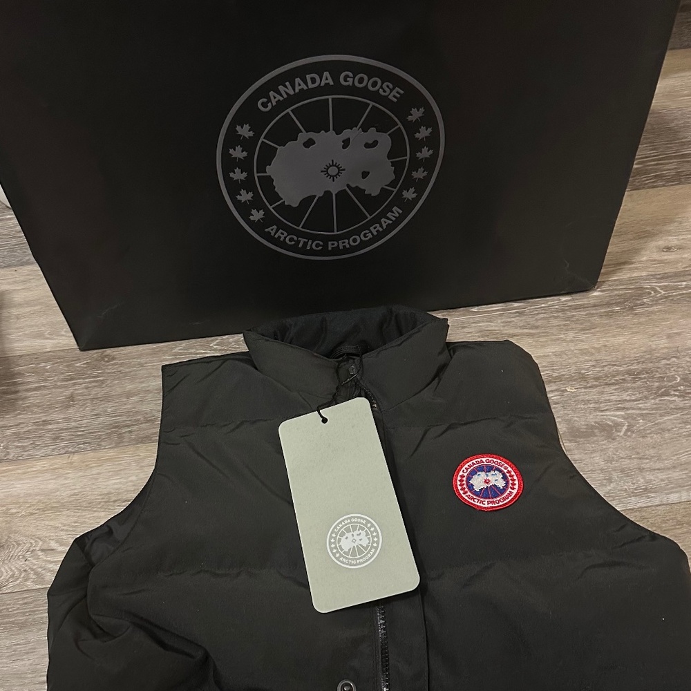 BRAND NEW CANADA GOOSE VEST